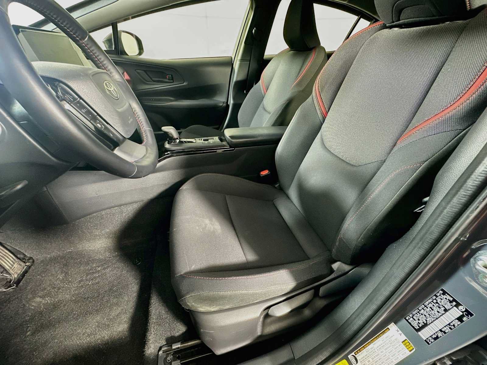 Used 2025 Toyota Prius Plug-In Hybrid FWD image 19
