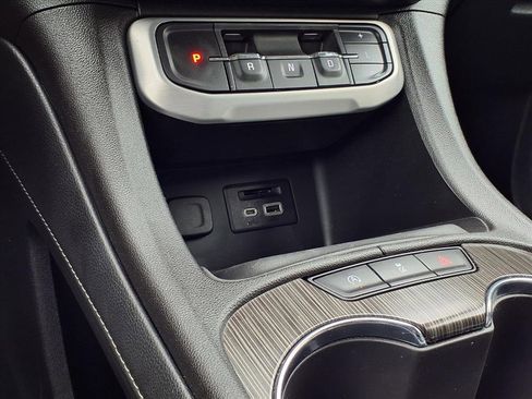 Used 2023 GMC Acadia SLT image 14