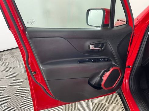 Certified 2022 Jeep Renegade Latitude AWD/4WD image 18