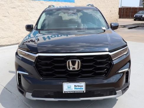 Used 2025 Honda Pilot Touring image 4