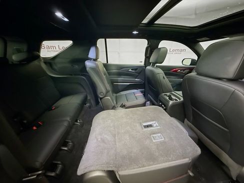 Used 2024 Chevrolet Traverse RS image 31