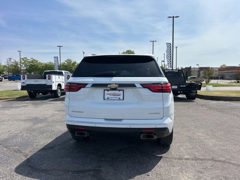 Used 2023 Chevrolet Traverse Premier FWD image 4