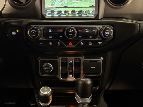 Used 2022 Jeep Wrangler Unlimited Sport image 24
