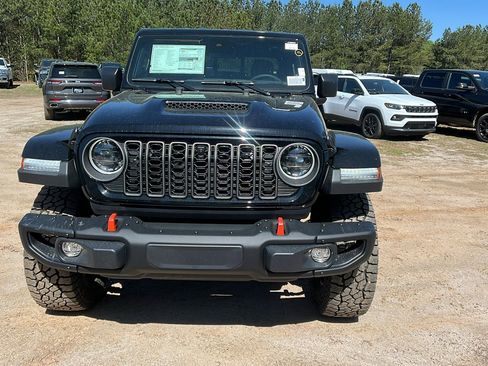 New 2025 Jeep Gladiator Mojave image 3