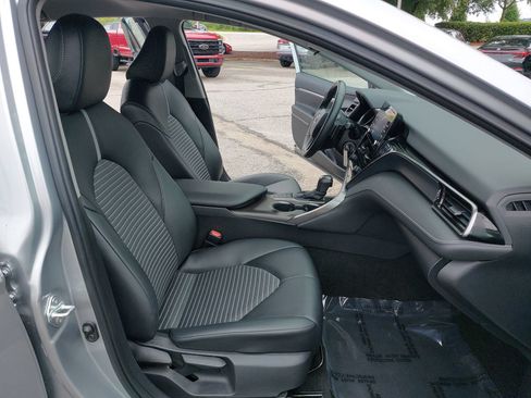 Used 2022 Toyota Camry SE FWD image 10