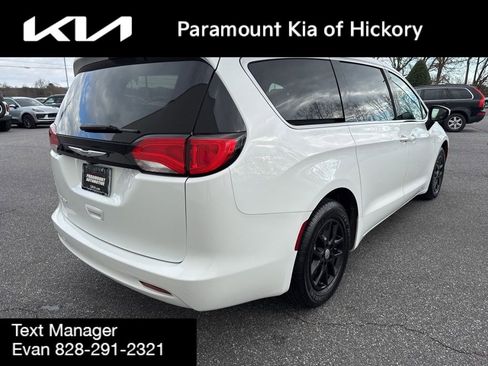 Used 2023 Chrysler Voyager LX image 7