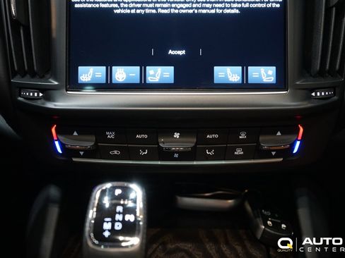 Used 2021 Maserati Levante GranLusso AWD/4WD image 21