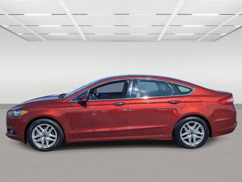 Used 2014 Ford Fusion SE w/ Equipment Group 202A image 2