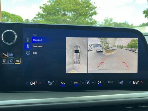 Used 2024 Chevrolet Traverse LT AWD/4WD image 6