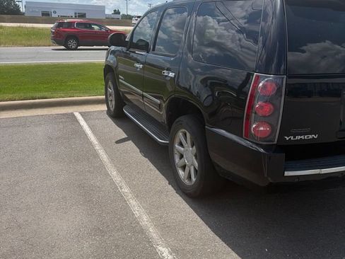 Used 2013 GMC Yukon Denali AWD/4WD image 2