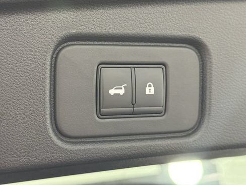 Used 2023 Nissan Pathfinder SL w/ Lighting Package (N92) FWD image 23