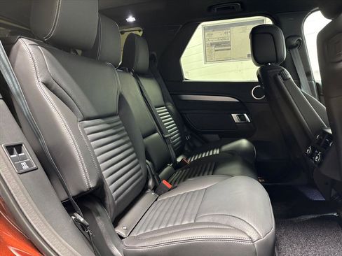 New 2026 Land Rover Discovery Limited Edition image 40