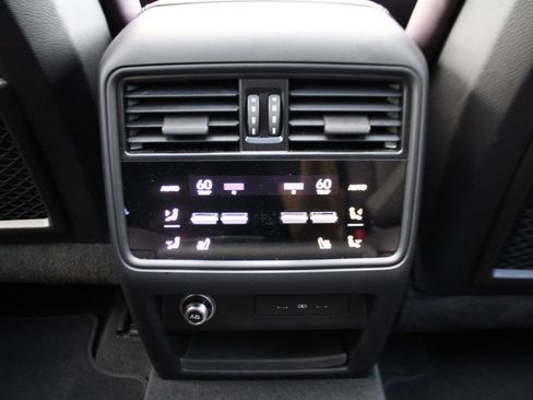 Used 2025 Porsche Cayenne image 33