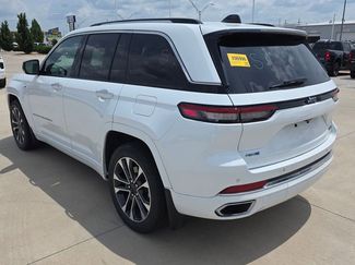 Used 2022 Jeep Grand Cherokee Overland w/ MOPAR Finishing Package AWD/4WD video 3