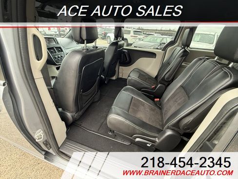 Used 2020 Dodge Grand Caravan SXT image 17