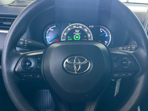 Used 2025 Toyota RAV4 LE AWD/4WD image 19