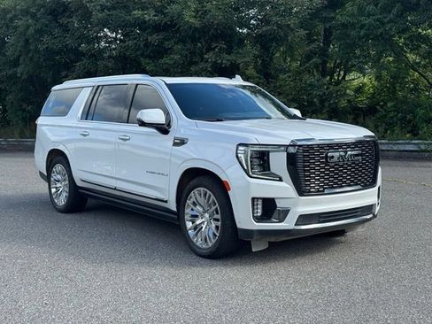 Used 2023 GMC Yukon XL Denali Ultimate AWD/4WD image 9