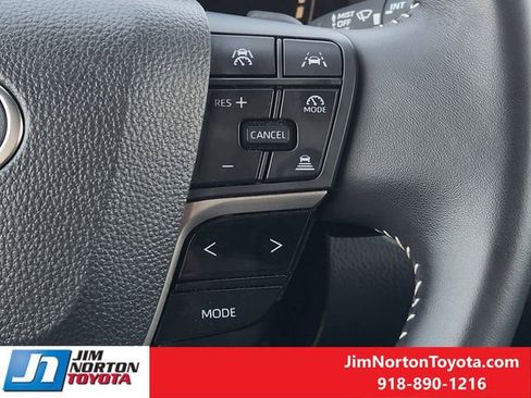 Used 2025 Toyota Camry SE FWD image 29