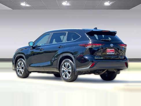 Used 2026 Toyota Highlander XLE AWD/4WD image 3