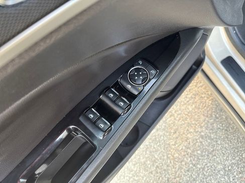 Used 2015 Ford Fusion SE w/ Equipment Group 202A image 15