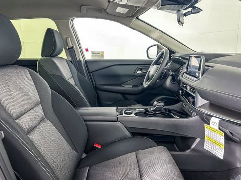 Certified 2025 Nissan Rogue SV image 16