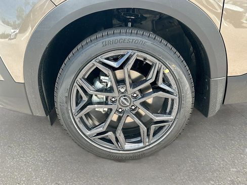 New 2025 Nissan Kicks SR FWD image 18