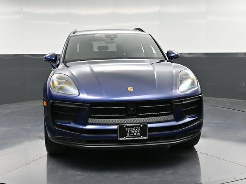 Certified 2025 Porsche Macan image 11