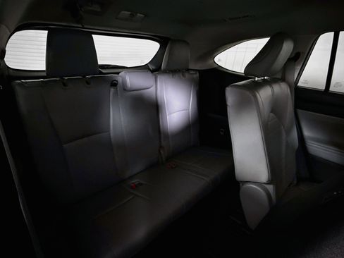 Used 2023 Toyota Highlander XLE AWD/4WD image 28
