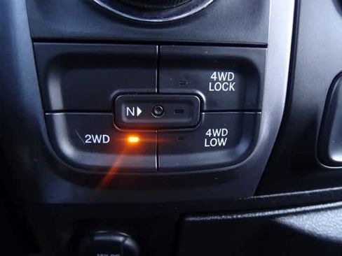 Used 2022 RAM 1500 Classic SLT image 27