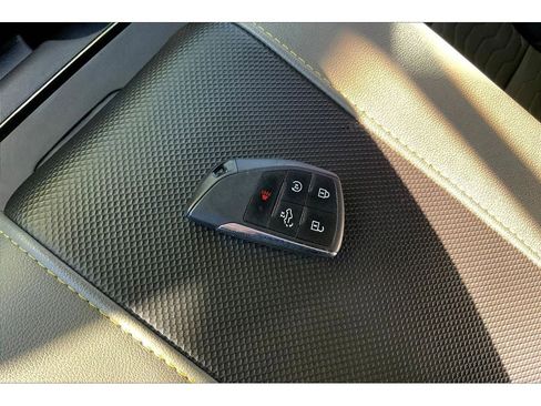 Used 2024 Chevrolet Silverado 2500 ZR2 w/ Technology Package image 14