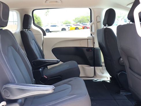 Used 2023 Chrysler Voyager LX FWD image 28