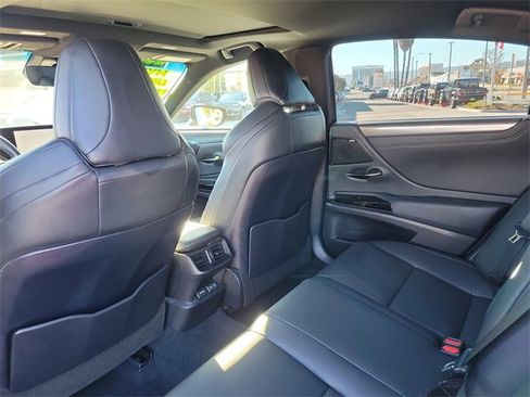 Used 2024 Lexus ES 300h F Sport image 12