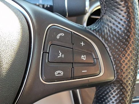 Used 2019 Mercedes-Benz GLC 300 GLC 300 image 24