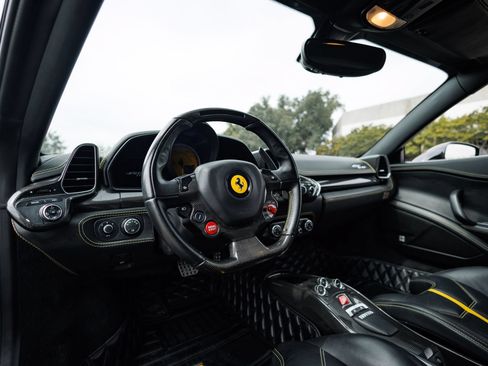 Used 2012 Ferrari 458 Italia Coupe RWD image 39