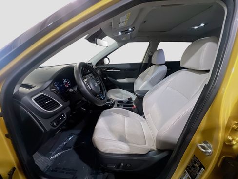 Used 2021 Kia Seltos SX w/ SX Sunroof Package AWD/4WD image 16
