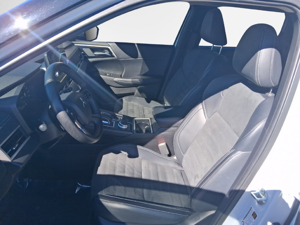 Used 2024 Mitsubishi Outlander FWD image 12
