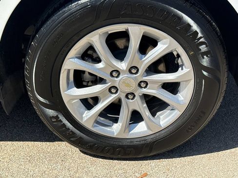 Used 2021 Chevrolet Equinox LS FWD image 10