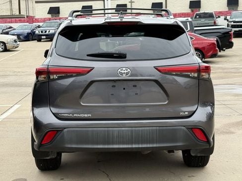 Used 2021 Toyota Highlander XLE FWD image 5
