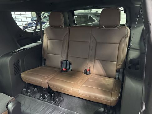 Used 2024 Chevrolet Suburban High Country AWD/4WD image 40