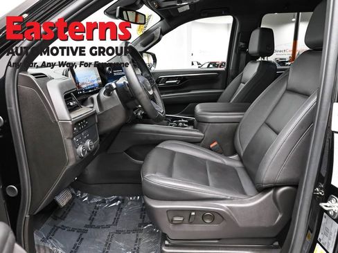 Used 2025 Chevrolet Suburban Z71 image 14