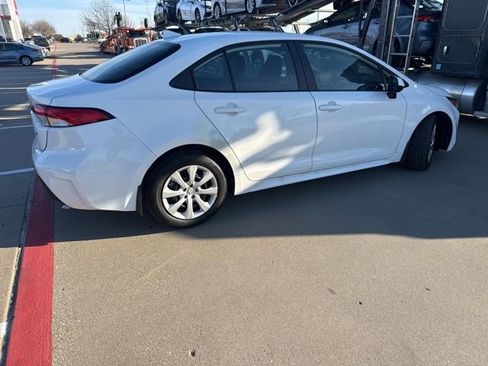 Used 2025 Toyota Corolla LE image 3