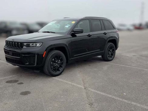 New 2026 Jeep Grand Cherokee Altitude image 1