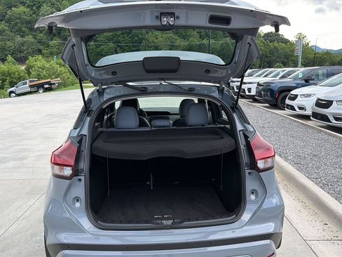 Used 2024 Nissan Kicks SR w/ SR Premium Package FWD image 25