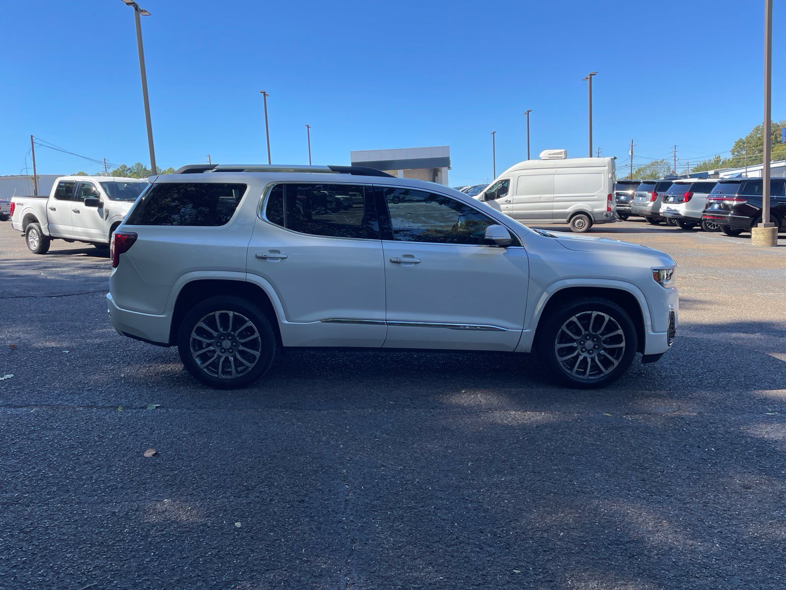 Used 2021 GMC Acadia Denali w/ Denali Technology Package FWD image 11