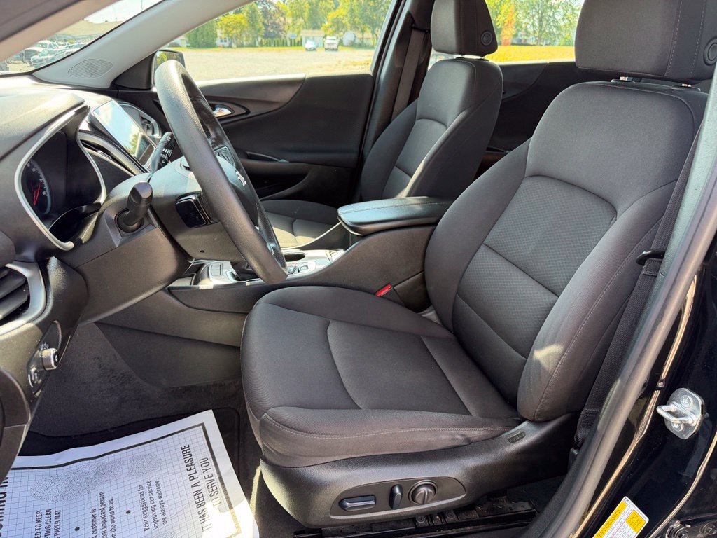 Used 2024 Chevrolet Malibu LT FWD image 3