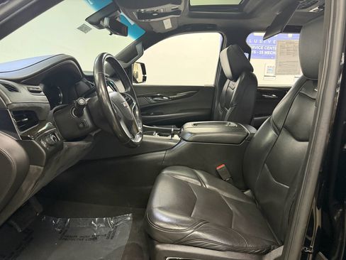 Used 2018 Cadillac Escalade Platinum RWD image 15
