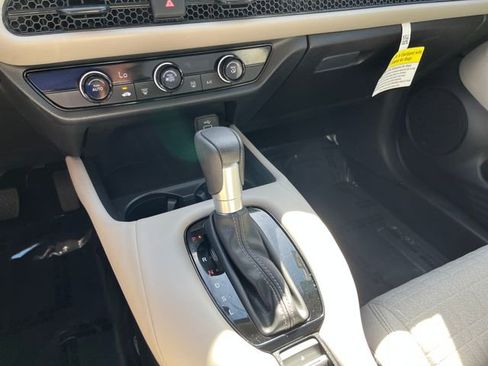 Certified 2025 Honda HR-V LX image 27