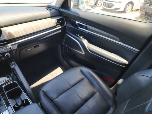 Certified 2024 Kia Telluride EX w/ EX Captain's Chair Package FWD image 22