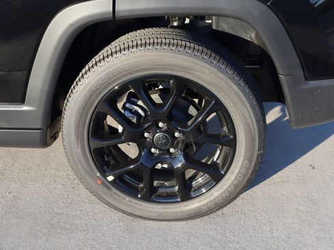 New 2026 Jeep Compass Latitude image 18