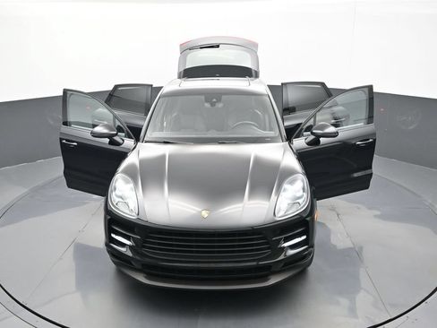Certified 2020 Porsche Macan AWD/4WD image 32